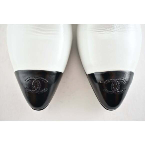 Chanel 19B White Black Leather Cone CC Logo Ankle Short Pointed Chelsea Boot 38 - Picture 5 of 11